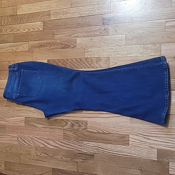 G.I.L.I. flared Leg jeans - 14 petite - Picture 2 of 4